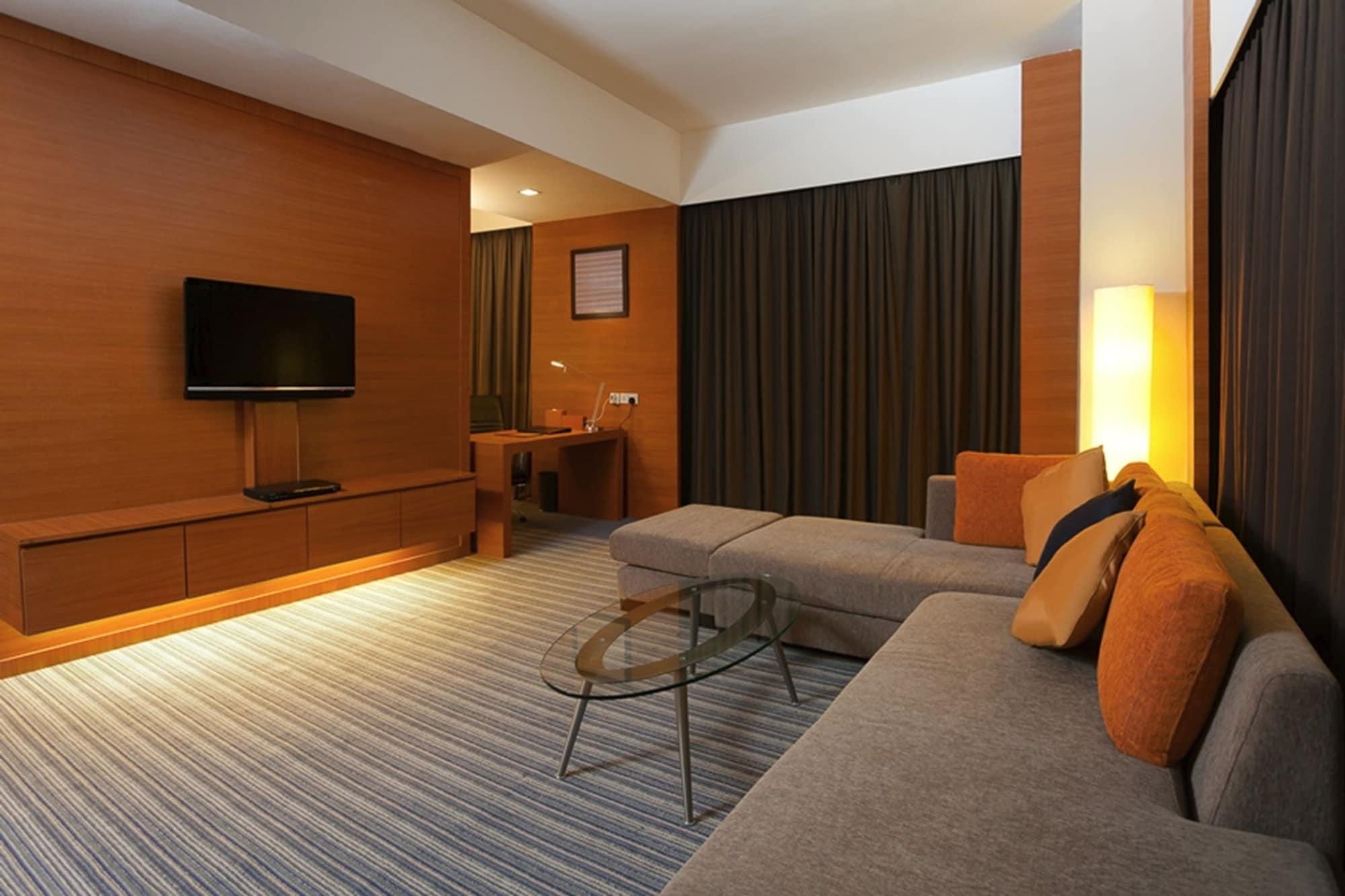 Zenith Hotel Kuantan Exterior photo A suite at the hotel