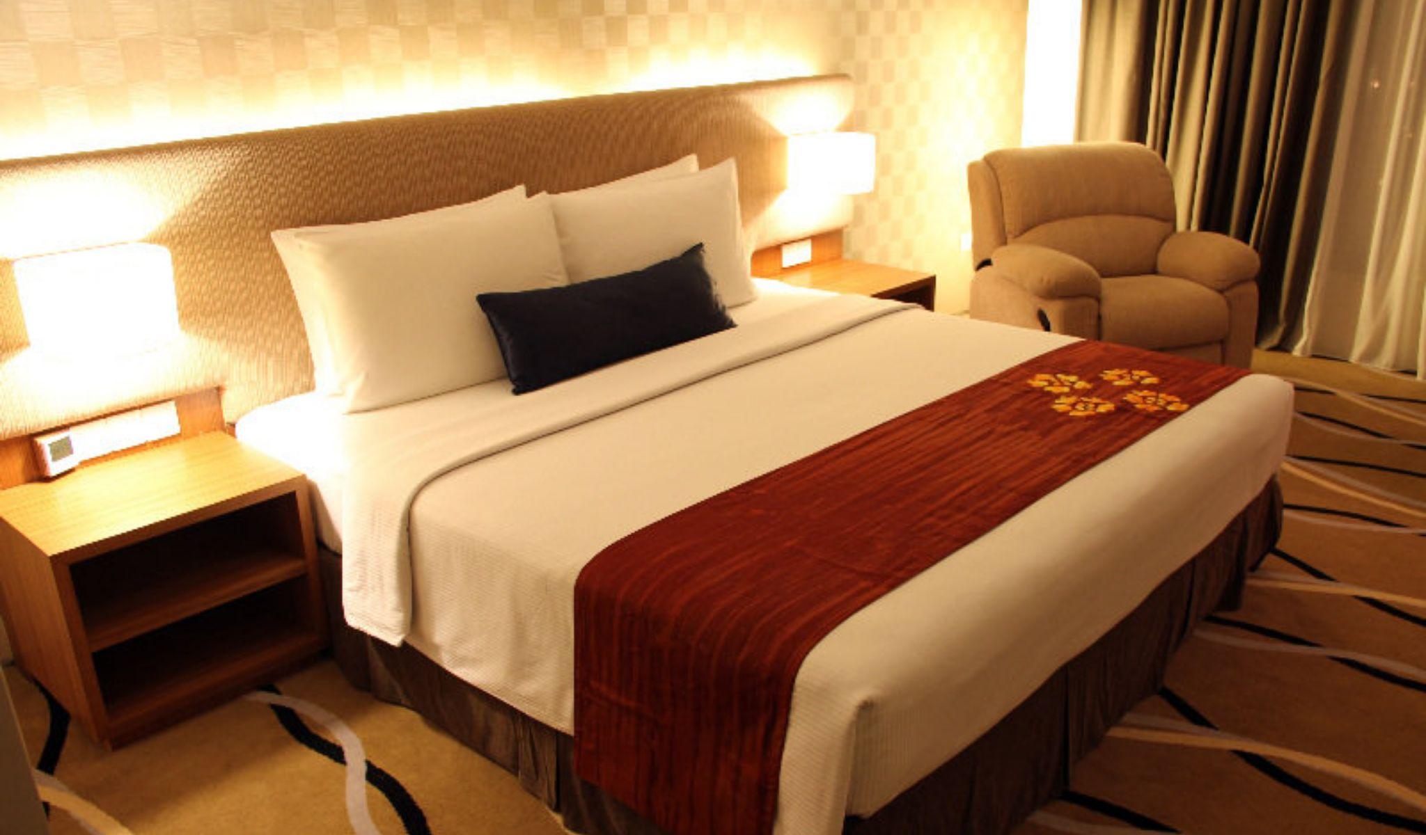 Zenith Hotel Kuantan Exterior photo A bed runner
