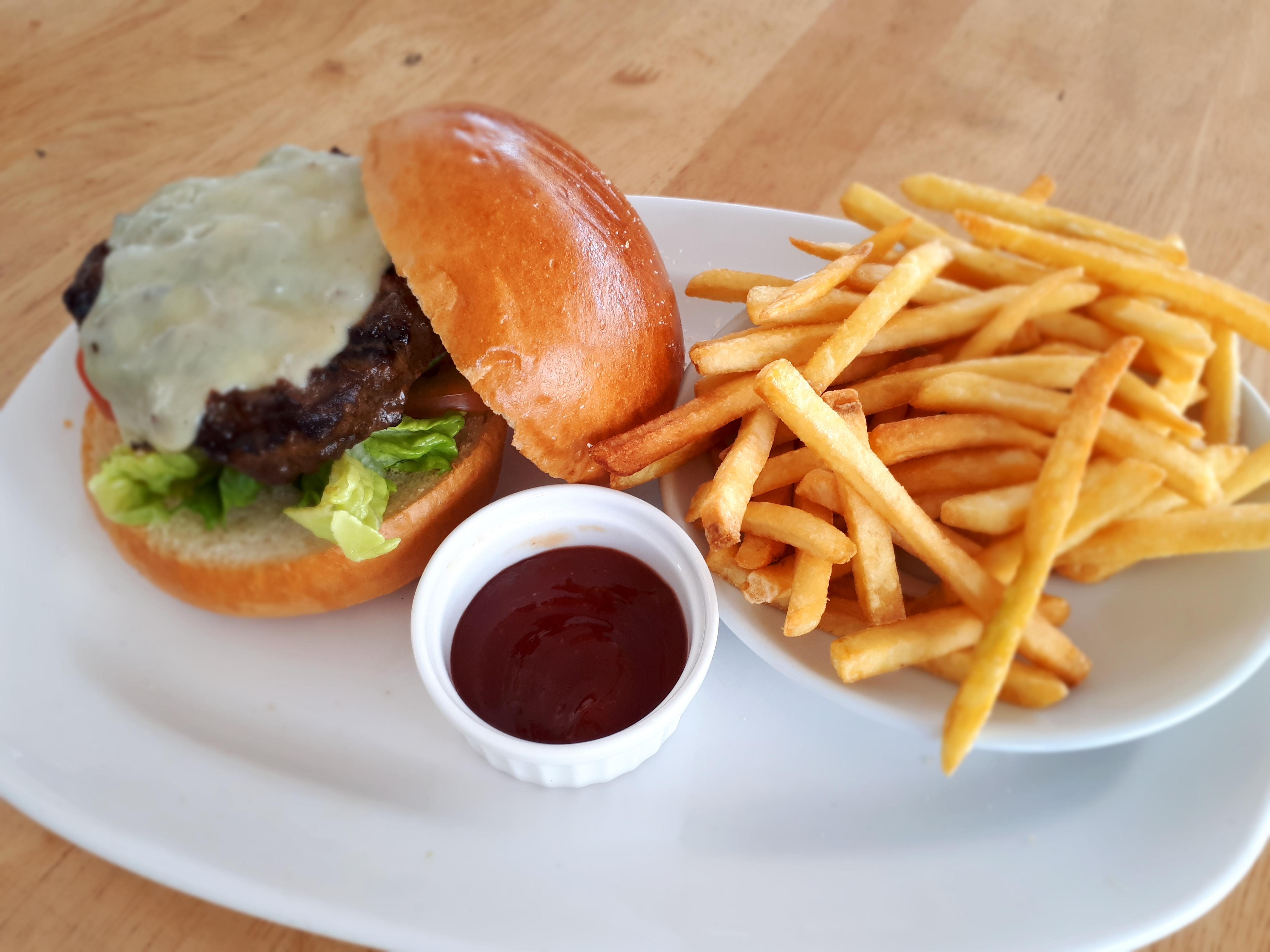 Zenith Hotel Kuantan Exterior photo A cheeseburger with chips