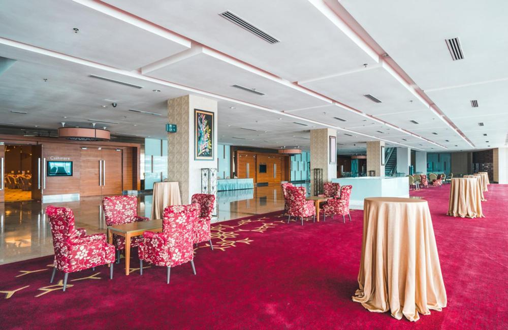 Zenith Hotel Kuantan Exterior photo The lobby of the National Museum