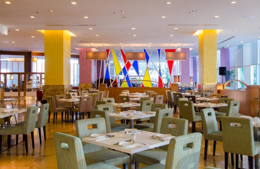Zenith Hotel Kuantan Exterior photo The restaurant